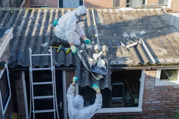 Professional asbestos removal. — Stock Photo, Image