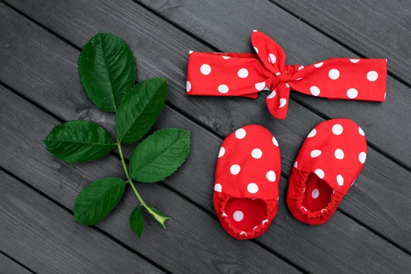 Moda Colección Roja Ropa Niña Botas Rojas Vendaje Para Niña —  Fotos de Stock