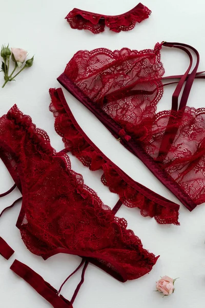 Handgemaakte Vrouw Ondergoed Rode Kanten Lingerie Witte Achtergrond Concept Van — Stockfoto