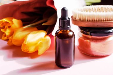 Yağı Aromaterapi, organik Doğa Bilimleri güzellik ürünü. Damlalık şişe Mock-Up.