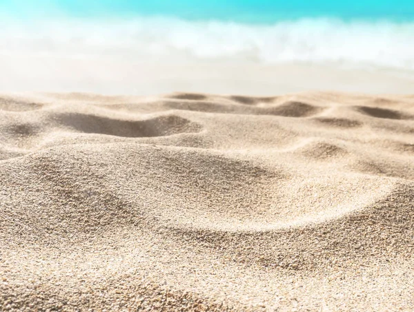 Пляж і бірюзовий синій морський розмитий фон . — стокове фото