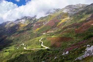 Somiedo milli parkında pitoresk manzara, İspanya, Astur
