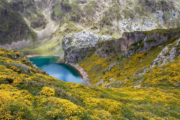 Lago Calabazosa en el Parque Nacional de Somiedo, España, Asturias . — Foto de Stock