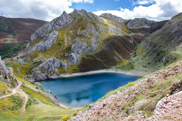 Lago Montaña Cueva Parque Nacional Somiedo España Asturias Lagos Glaciares — Foto de Stock