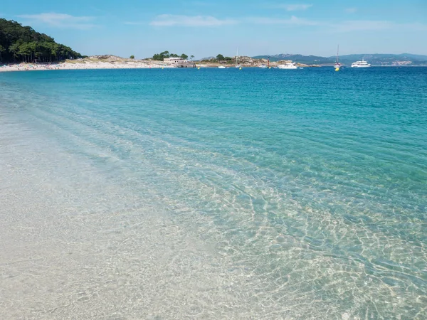 Crystal Clear Blue Sea Cies Islands Turquoise Shallow Water White — Stock Photo, Image