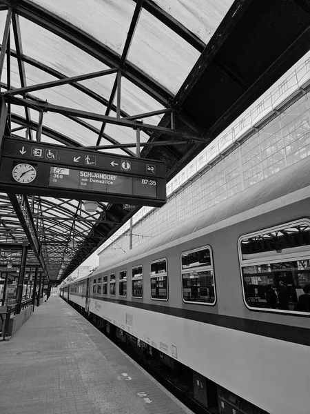 Prag 'daki tren istasyonu.