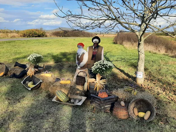 Sonbahar süslemeleri, sarı yapraklar