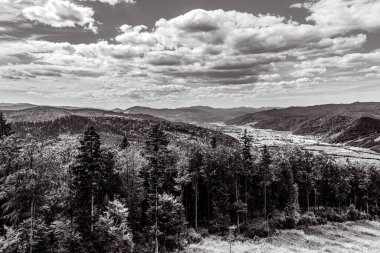 Dağların güzel manzarası