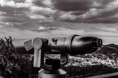 Karpatların siyah dağları.