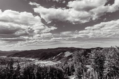 Dağların güzel manzarası