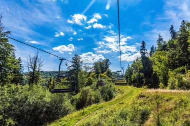 Ormandaki teleferik.