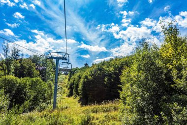 Dağlarda kayak kaldırma