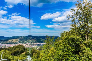 Dağın tepesindeki teleferik, krasnodar bölgesi, Rusya