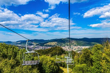 Dağlardaki teleferik.
