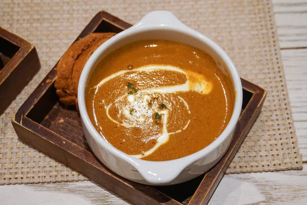 Bisküvi Istakoz çorbası ve sarımsak ekmek