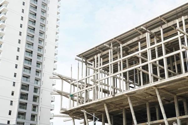 Neúplný Staveniště Stavební Struktury Mikroarchitektury Vedle Dokončit Kompletní Byt Byt — Stock fotografie