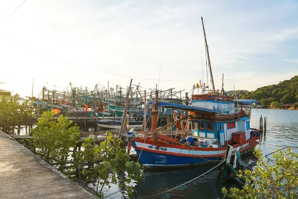 Рыбацкие Лодки Порту Мост Таиланд — стоковое фото