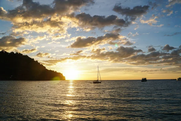 koh kood beach Tayland, gün batımı tekne turuncu gökyüzü insanlar tekne, siluet Kayak