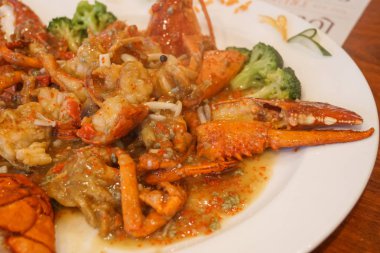 ıstakoz trüf mantar kırmızı sos Çin yemeği