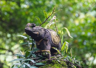 fil heykel şekil orman