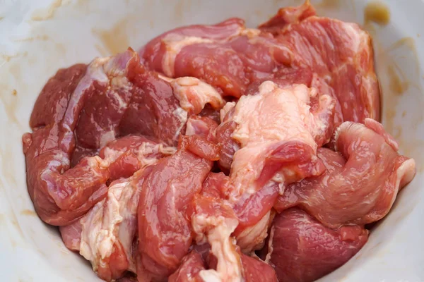 Daging Mentah Daging Sapi Direndam Untuk Memasak — Stok Foto