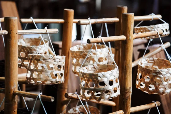 Geleneksel Tay Yapımı Örgü Bambu Sepet — Stok fotoğraf