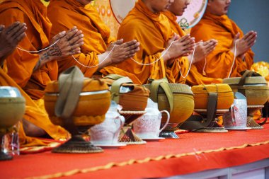 keşiş kutsama töreni Tayland