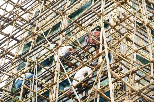 Lavoratore Rinnovare Shwedagon Tempio Pagoda — Foto Stock