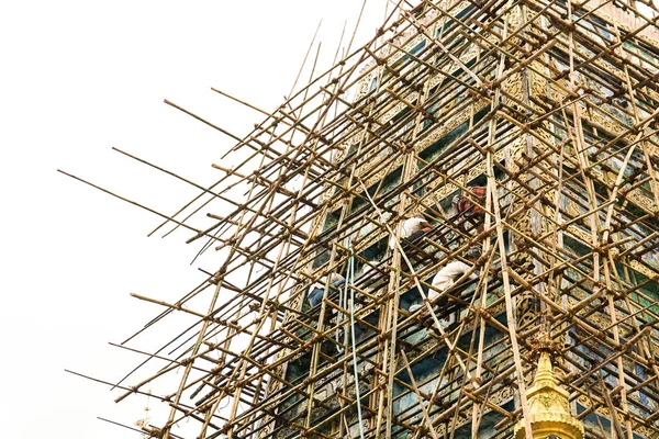Pracovník Renovovat Shwedagon Pagoda Chrám — Stock fotografie