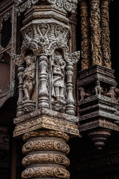 Divinità Scultura Legno Statua Architettura Esterna Santuario Della Verità Thailandia — Foto Stock