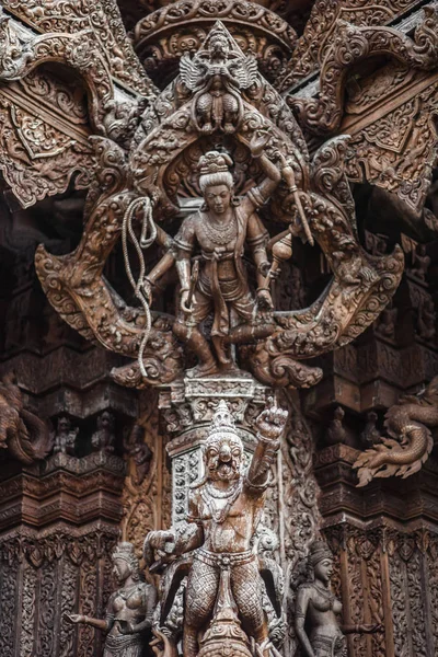 Deus Deusa Estátua Escultura Madeira Arquitetura Exterior Santuário Verdade Tailândia Fotografias De Stock Royalty-Free