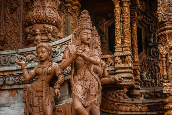 Deus Deusa Estátua Escultura Madeira Arquitetura Exterior Santuário Verdade Tailândia Fotografia De Stock