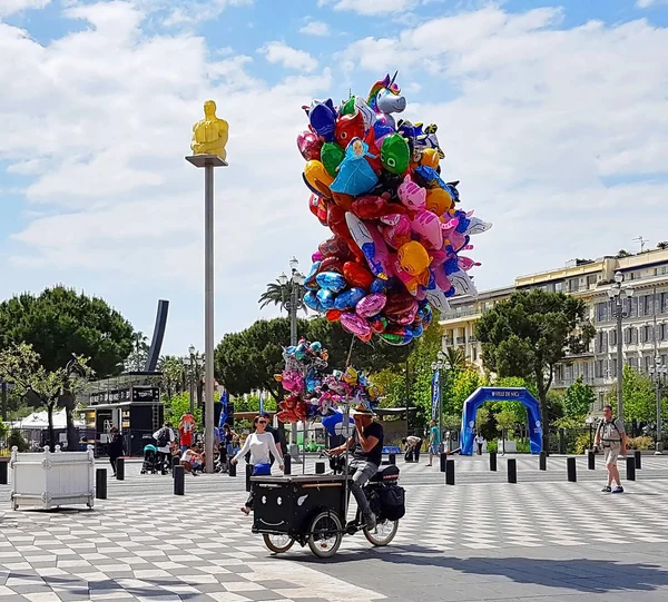 Niza Francia Mayo 2018 Vendedores Recuerdos Turistas Caminando Place Massena — Foto de Stock