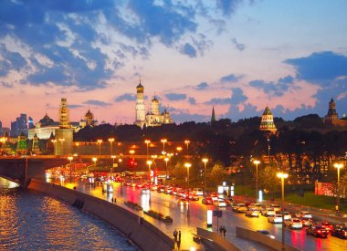 Köprüden Kremlin, Katedrali (tapınak), İsa'nın kurtarıcı, Moskova Nehri ve Moscow City görüntüleyin. Panorama adlı günbatımı, Moskova, Rusya Federasyonu