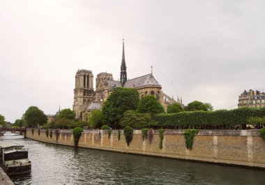 Notre Dame de Paris Katedrali, Paris katedral güzel. Görünümden River Seine, Paris, Fransa.