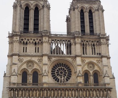 Notre Dame Katedrali - Katolik Kilisesi bir Fransız başkentinin sembolleri şehrin merkezinde. Paris. Fransa.
