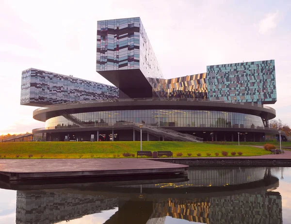 Moskova, Rusya - Ekim, 2018: Moskova School of Management Skolkovo. Bu iş topluluk üyeleri tarafından 2006 yılında kuruldu