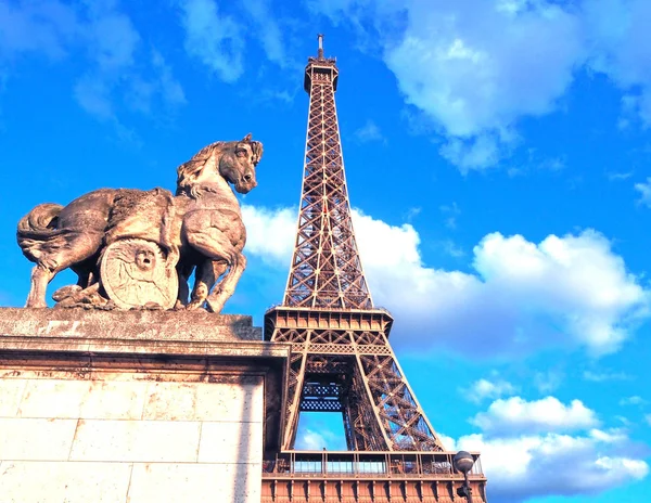 View Eiffel Tower Bright Sunny Day Famous Tourist Place — Stock Photo, Image