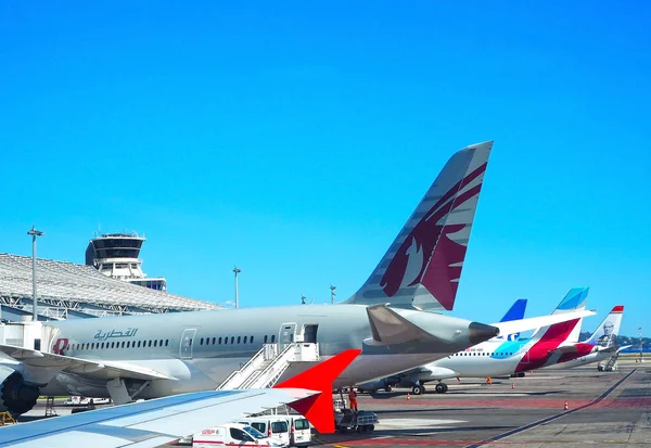 Nice, Fransa - Eylül 2017. Ön kontrol hizmetinde Nice Cote d'Azur Havaalanı'na, Fransız Rivierası uçak geçer
