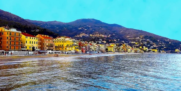 Vacker Utsikt Över Havet Och Staden Alassio Med Färgglada Byggnader — Stockfoto