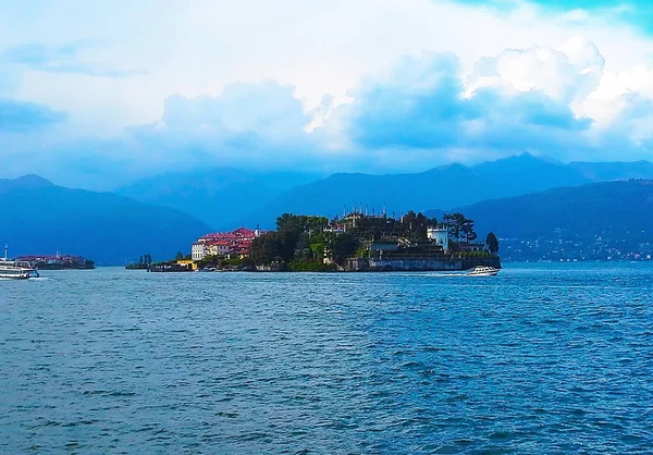 ベッラ マッジョーレ湖 アルプス イタリア ストレーザの島を表示 — ストック写真