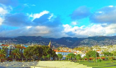 Funchal, Madeira Adası başkenti, panoramik şehir, Portekiz
