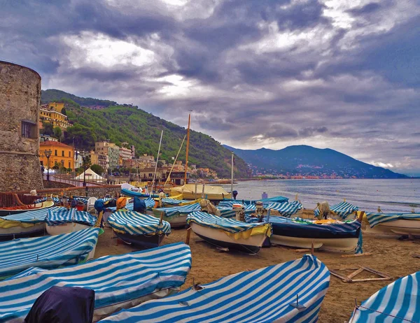Vissersboten Bewolkt Weer Het Strand Van Laigueglia Savona Liguria Ligurische — Stockfoto