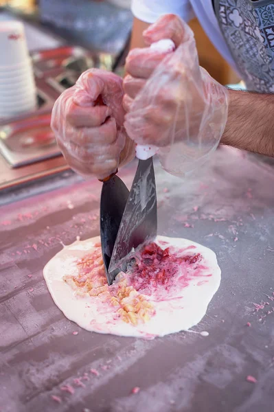 Processo Preparazione Del Gelato Banana Fragole Latte — Foto Stock