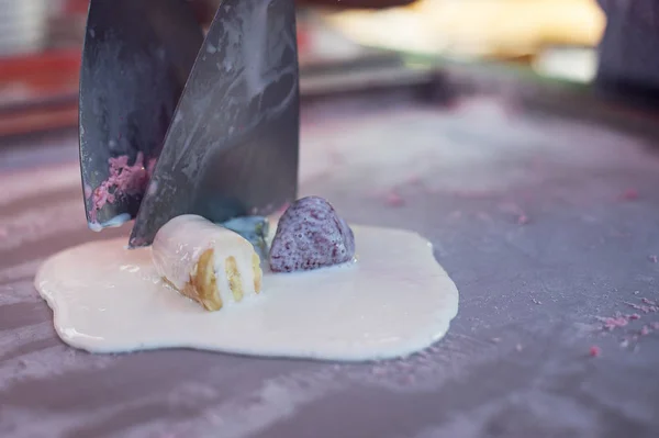 Processo Preparazione Del Gelato Banana Fragole Latte — Foto Stock