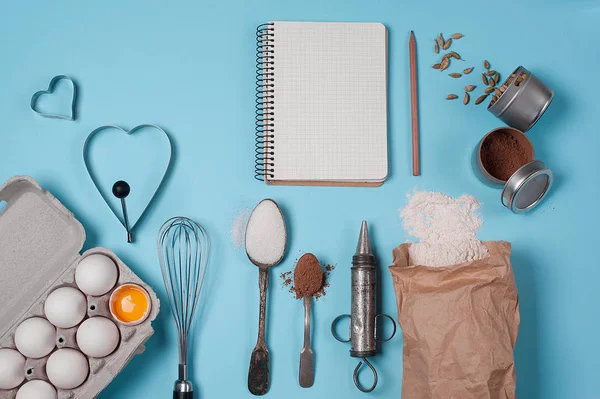 Arka plan pişirme elmalı turta ve mutfak araçları için malzemeler ile yedekleme.