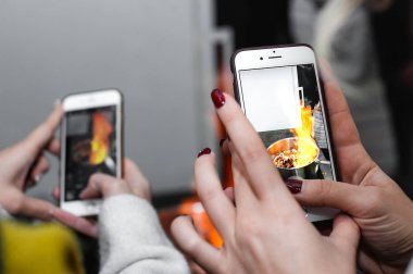 Smartphone'da pişirme süreci çekim