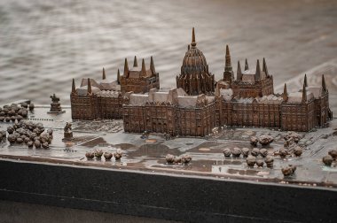 Körler Meydanı'nda Macaristan Parlamentosu'nun minyatür modeli