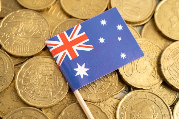 Avustralya bankacılık işletmeleri için madeni para arka planında bayrak.