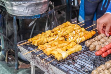 Lezzetli baharatlı ızgara kalamar eti çubuklar, Tay gıda